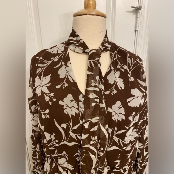 Plus Dress 🤎🤍 - Picture 4 of 7